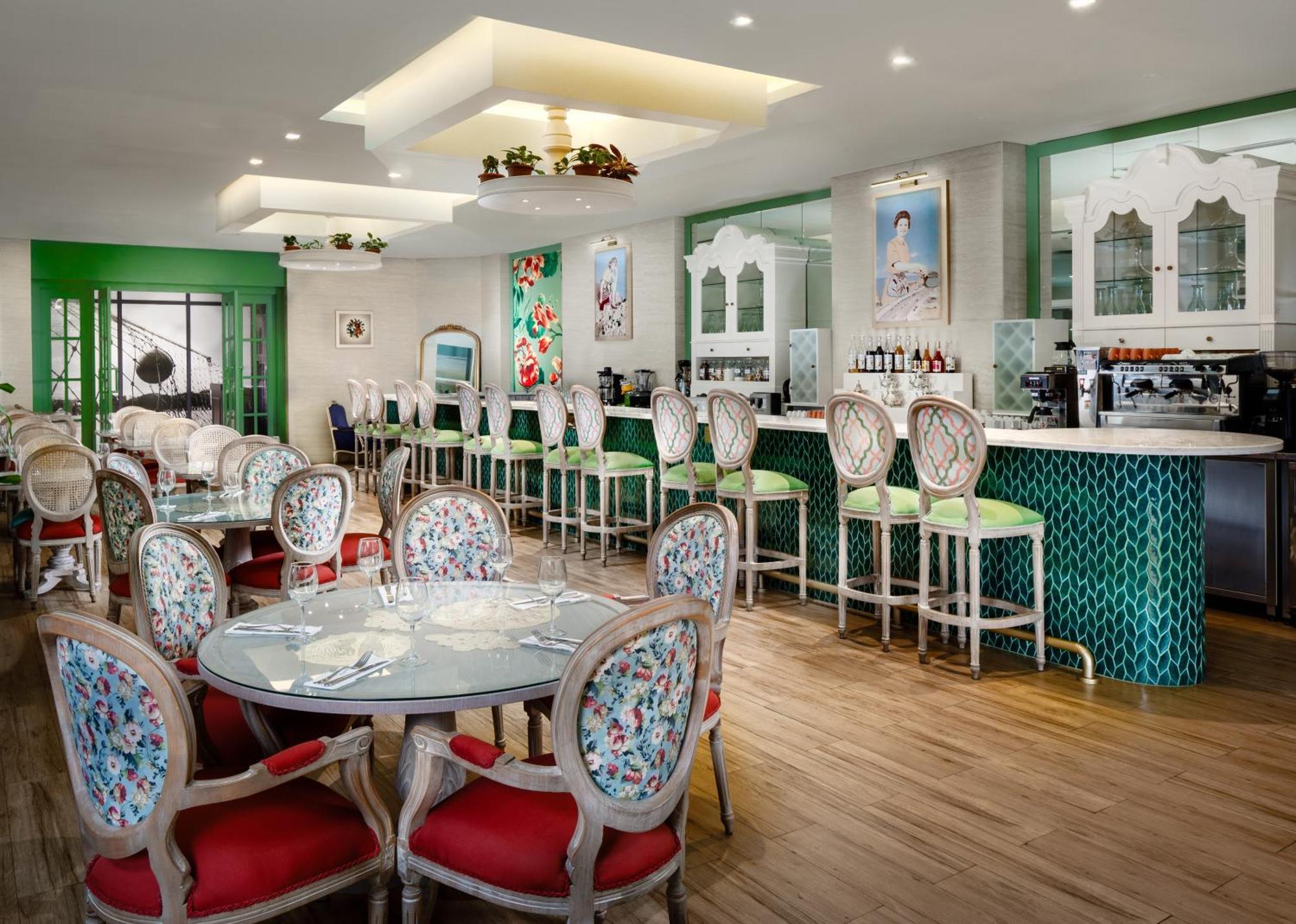 Millennium Place Doha Exteriör bild The interior of the restaurant