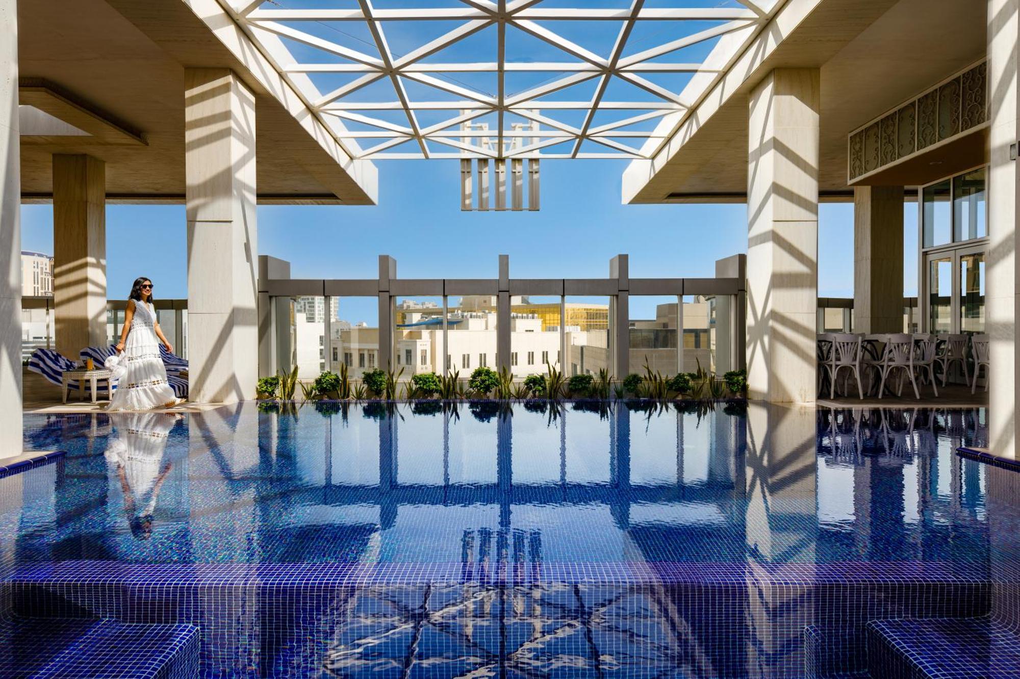 Millennium Place Doha Exteriör bild The rooftop pool at the Four Seasons Hotel, Cairo