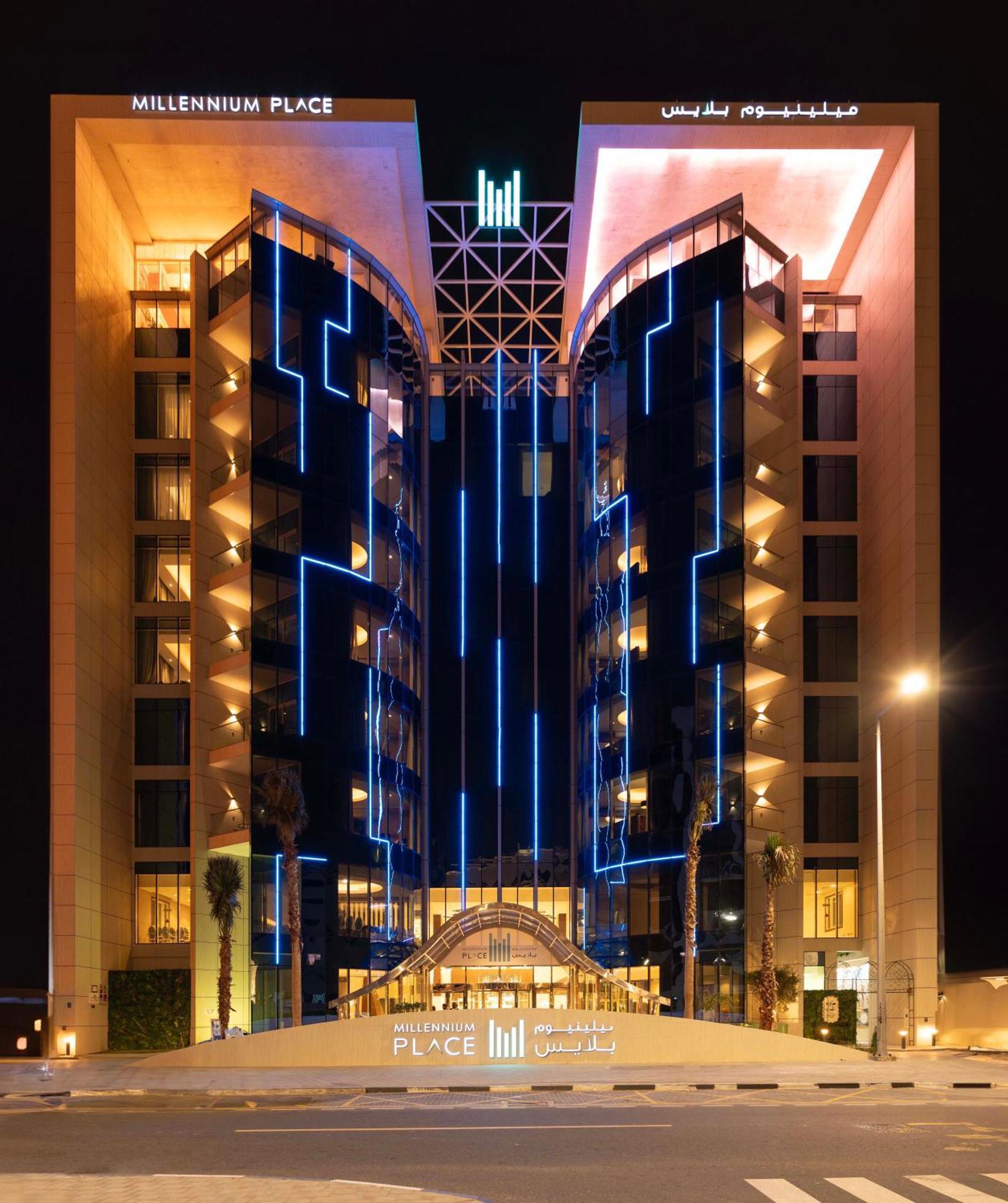Millennium Place Doha Exteriör bild The hotel at night